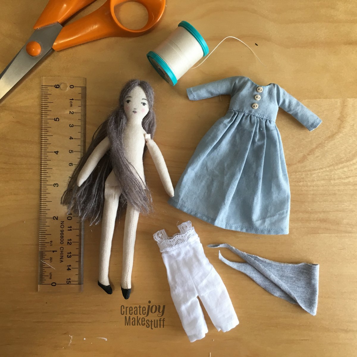 make a tiny cloth doll with clothes
